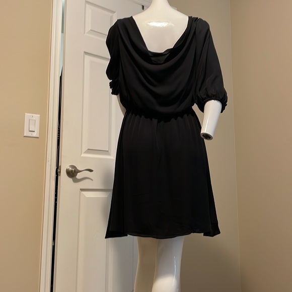 ALICE + OLIVIA BLACK SILK ABOVE THE KNEE COLD SHOULDER OPEN BACK DRESS size M - Picture 12 of 12